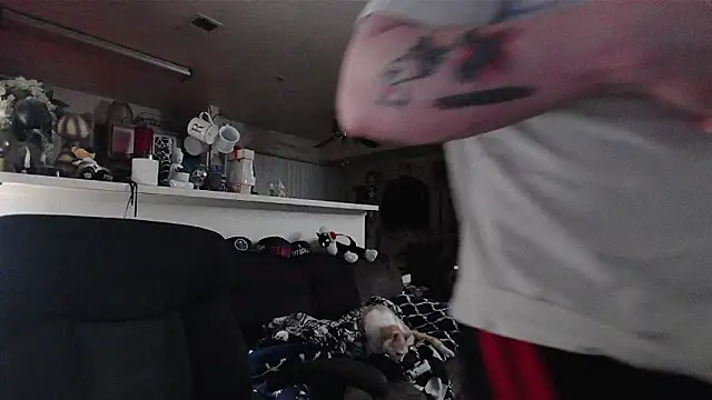 biggerisbetter12 online show from 02-02-26, 07:51