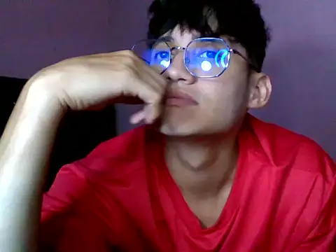 Snapshot of AxelKamel chatting on 10-17-25, 11:39 AxelKamel online show from 10-17-25, 11:39
