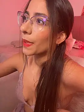 Snapshot of elegant__rouse chatting on 02-13-26, 08:09 elegant rouse online show from 02-13-26, 08:09