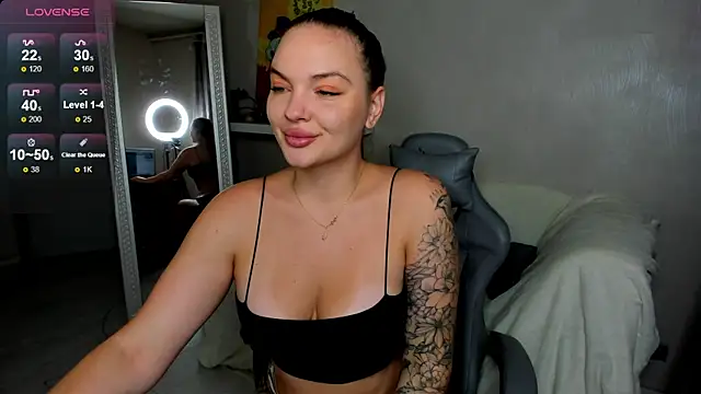 LeyaKale online show from 10-25-25, 01:38