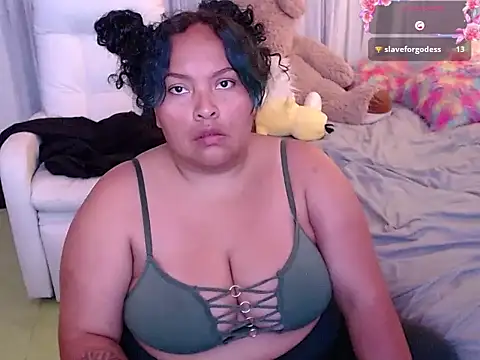 yvonne jlove online show from 11-28-25, 01:17