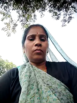 OliveGreen22 online show from 10-21-25, 06:02