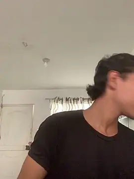 Snapshot of Alex_king17 chatting on 04-13-26, 01:26 Alex king17 online show from 04-13-26, 01:26