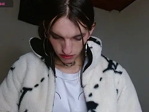 Scarlett crastrawberry online show from 04-14-26, 01:43