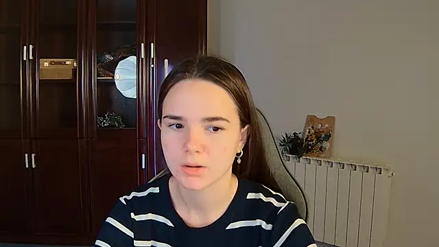 Snapshot of May_Bloom chatting on 10-22-25, 05:29 May Bloom online show from 10-22-25, 05:29