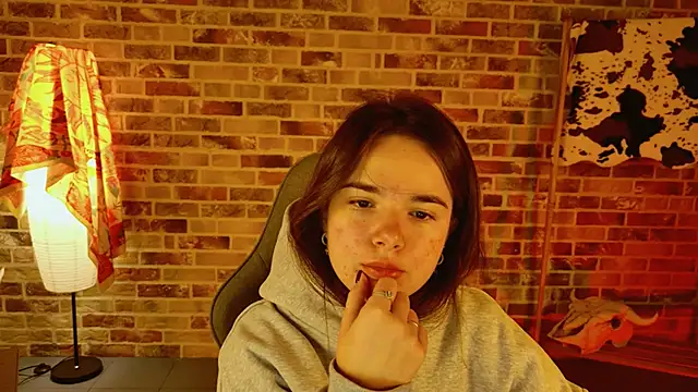 Snapshot of May_Bloom chatting on 11-13-25, 05:11 May Bloom online show from 11-13-25, 05:11