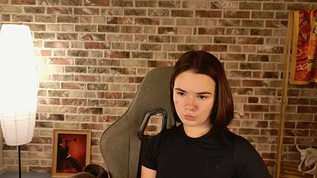 Snapshot of May_Bloom chatting on 12-18-25, 05:12 May Bloom online show from 12-18-25, 05:12