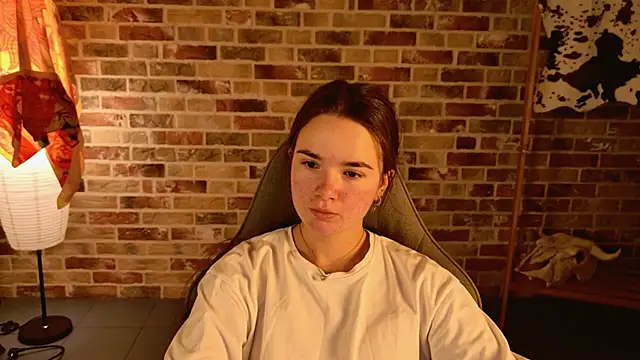 Snapshot of May_Bloom chatting on 11-24-25, 05:07 May Bloom online show from 11-24-25, 05:07