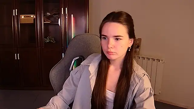 Snapshot of May_Bloom chatting on 10-23-25, 09:19 May Bloom online show from 10-23-25, 09:19