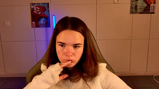 Snapshot of May_Bloom chatting on 10-27-25, 05:19 May Bloom online show from 10-27-25, 05:19