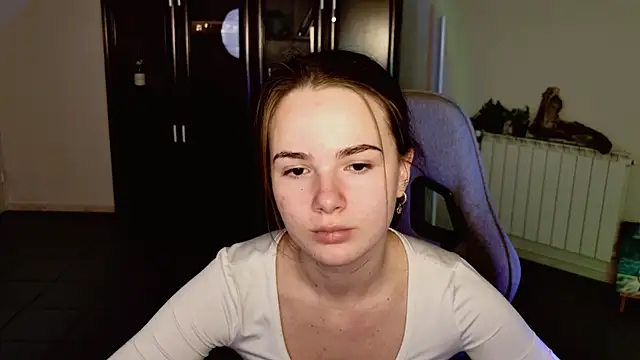 Snapshot of May_Bloom chatting on 01-06-26, 09:13 May Bloom online show from 01-06-26, 09:13