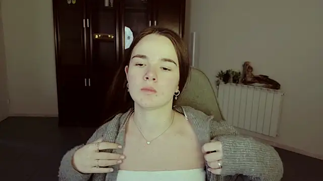 Snapshot of May_Bloom chatting on 12-05-25, 05:17 May Bloom online show from 12-05-25, 05:17