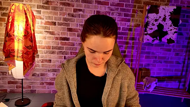 Snapshot of May_Bloom chatting on 10-19-25, 10:07 May Bloom online show from 10-19-25, 10:07