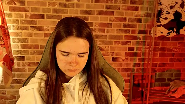 Snapshot of May_Bloom chatting on 10-28-25, 01:10 May Bloom online show from 10-28-25, 01:10