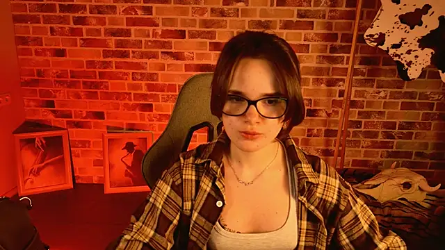 Snapshot of May_Bloom chatting on 02-26-26, 02:39 May Bloom online show from 02-26-26, 02:39