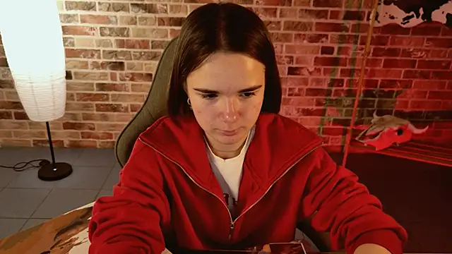 Snapshot of May_Bloom chatting on 11-10-25, 05:34 May Bloom online show from 11-10-25, 05:34