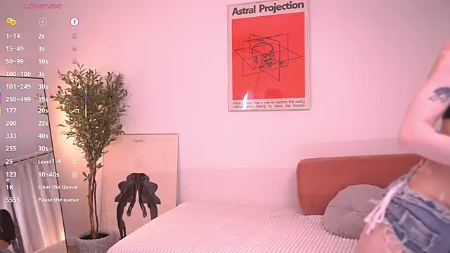 Pheromoon online show from 05-31-26, 06:08