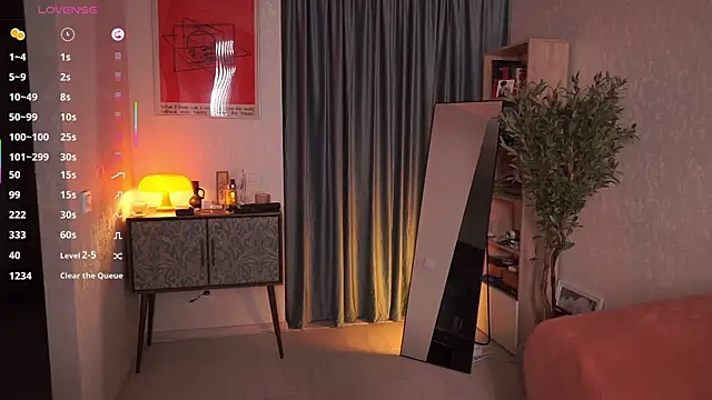 Pheromoon online show from 10-27-25, 05:08