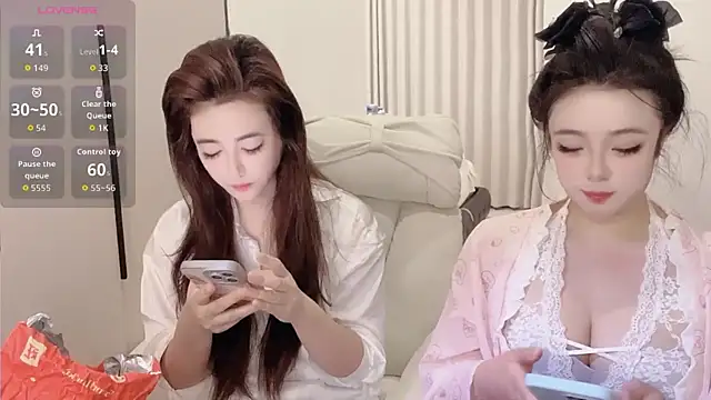 Kinadolly online show from 12-23-25, 08:02