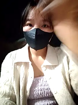 linh-miu99 online show from 12-18-25, 05:06