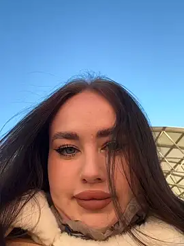 KiraSunshine online show from 11-17-25, 03:54