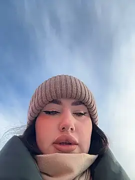 KiraSunshine online show from 11-25-25, 03:51