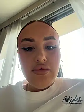 KiraSunshine online show from 02-18-26, 04:32