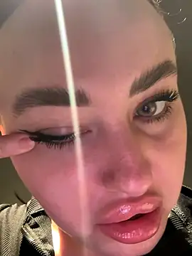 KiraSunshine online show from 11-14-25, 03:21