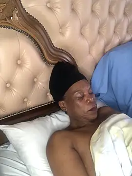 Hotcougar online show from 11-22-25, 06:23