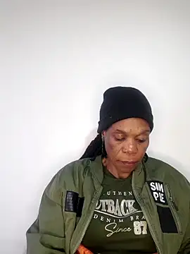 Hotcougar online show from 11-28-25, 12:16