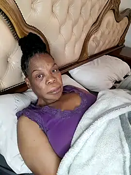 Hotcougar online show from 12-15-25, 05:24