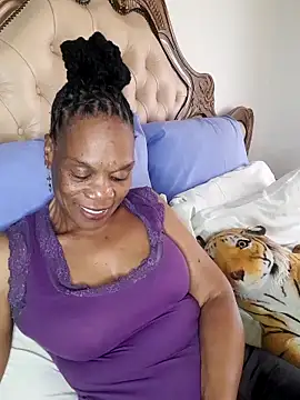 Hotcougar online show from 12-05-25, 11:42