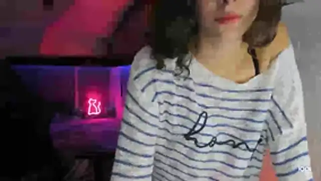 Snapshot of MartesBratty chatting on 10-28-25, 09:36 MartesBratty online show from 10-28-25, 09:36