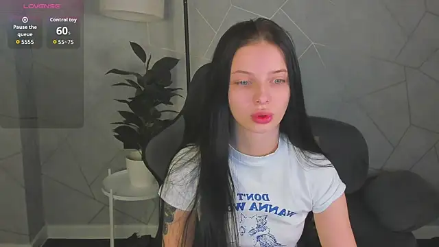 Snapshot of Eva_Mayers chatting on 02-06-26, 12:06 Eva Mayers online show from 02-06-26, 12:06