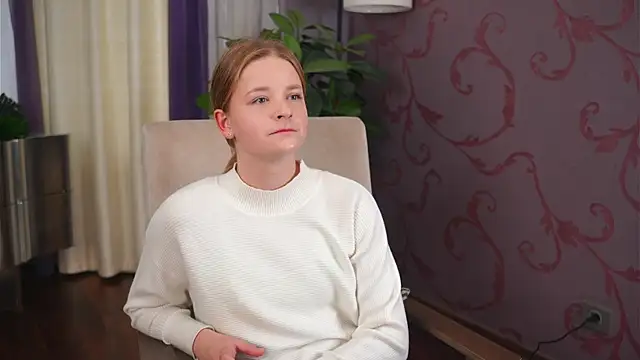 Snapshot of LeeAbee chatting on 10-19-25, 04:15 LeeAbee online show from 10-19-25, 04:15