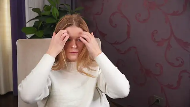 Snapshot of LeeAbee chatting on 10-20-25, 04:03 LeeAbee online show from 10-20-25, 04:03