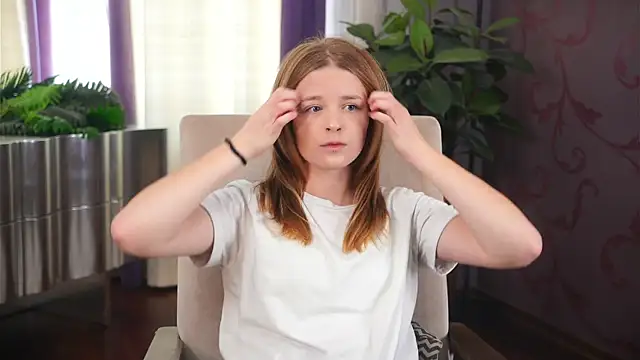 Snapshot of LeeAbee chatting on 10-22-25, 10:15 LeeAbee online show from 10-22-25, 10:15