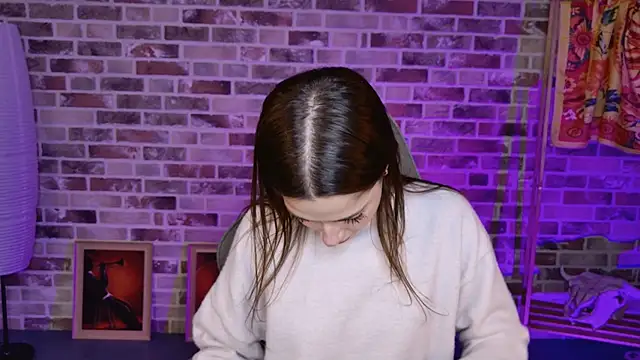 KiraVair online show from 12-18-25, 12:09