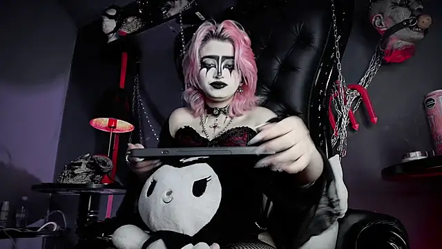 Snapshot of Navier__ chatting on 02-20-26, 10:33 Navier online show from 02-20-26, 10:33