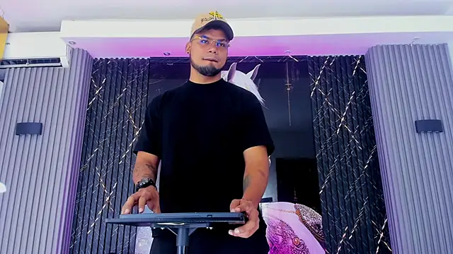 handsome boys22 online show from 11-20-25, 12:39