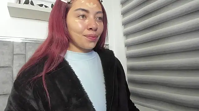 Snapshot of melanie_roux__ chatting on 06-19-26, 03:45 melanie roux online show from 06-19-26, 03:45
