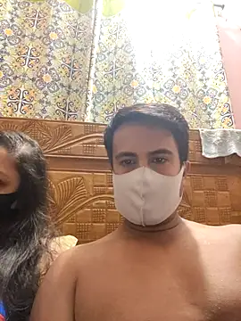Snapshot of couple20012 chatting on 10-17-25, 04:53 couple20012 online show from 10-17-25, 04:53