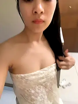 Minhee22 online show from 10-28-25, 04:28