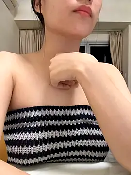 Minhee22 online show from 10-29-25, 07:13