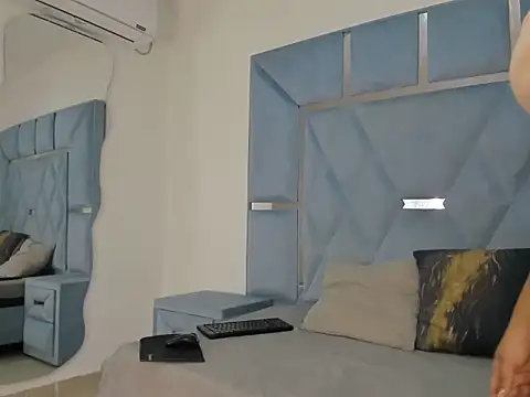 Snapshot of valentinaasm chatting on 10-28-25, 12:37 valentinaasm online show from 10-28-25, 12:37