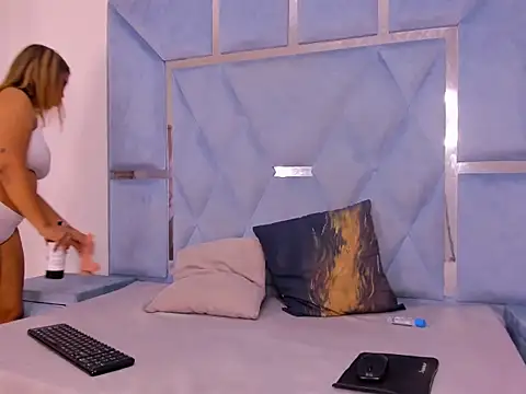 Snapshot of valentinaasm chatting on 10-27-25, 12:39 valentinaasm online show from 10-27-25, 12:39