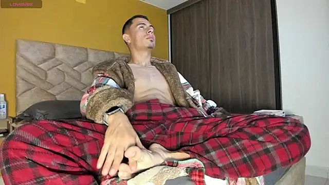 Snapshot of Gregory_mancini chatting on 11-25-25, 04:35 Gregory mancini online show from 11-25-25, 04:35