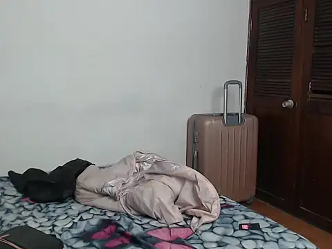 Snapshot of _camila_trans_ chatting on 11-19-25, 06:35 camila trans online show from 11-19-25, 06:35