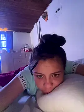 Snapshot of Dul-ci08 chatting on 10-22-25, 03:00 Dul-ci08 online show from 10-22-25, 03:00