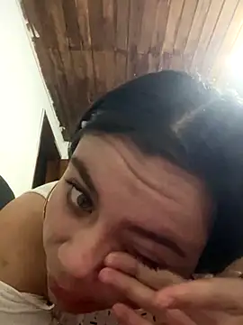 Snapshot of Dul-ci08 chatting on 10-19-25, 03:42 Dul-ci08 online show from 10-19-25, 03:42